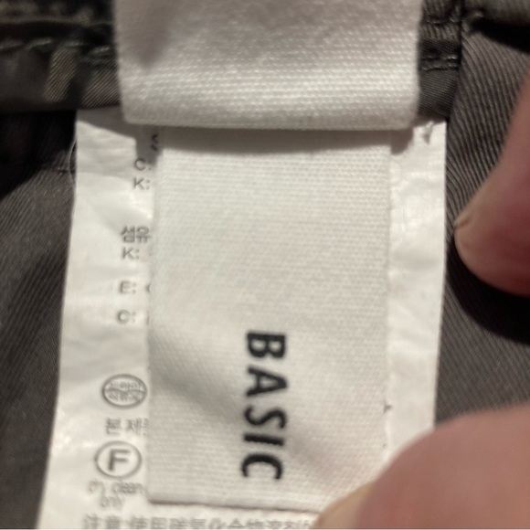 BASIC HOUSE Sz 26 Cargo Style Pants Buckle Closure Pockets Elastic Hemline Pants - Picture 13 of 16